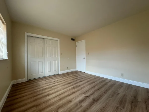 Empty Bedroom Before staging. Kid Breukelen Realty Group